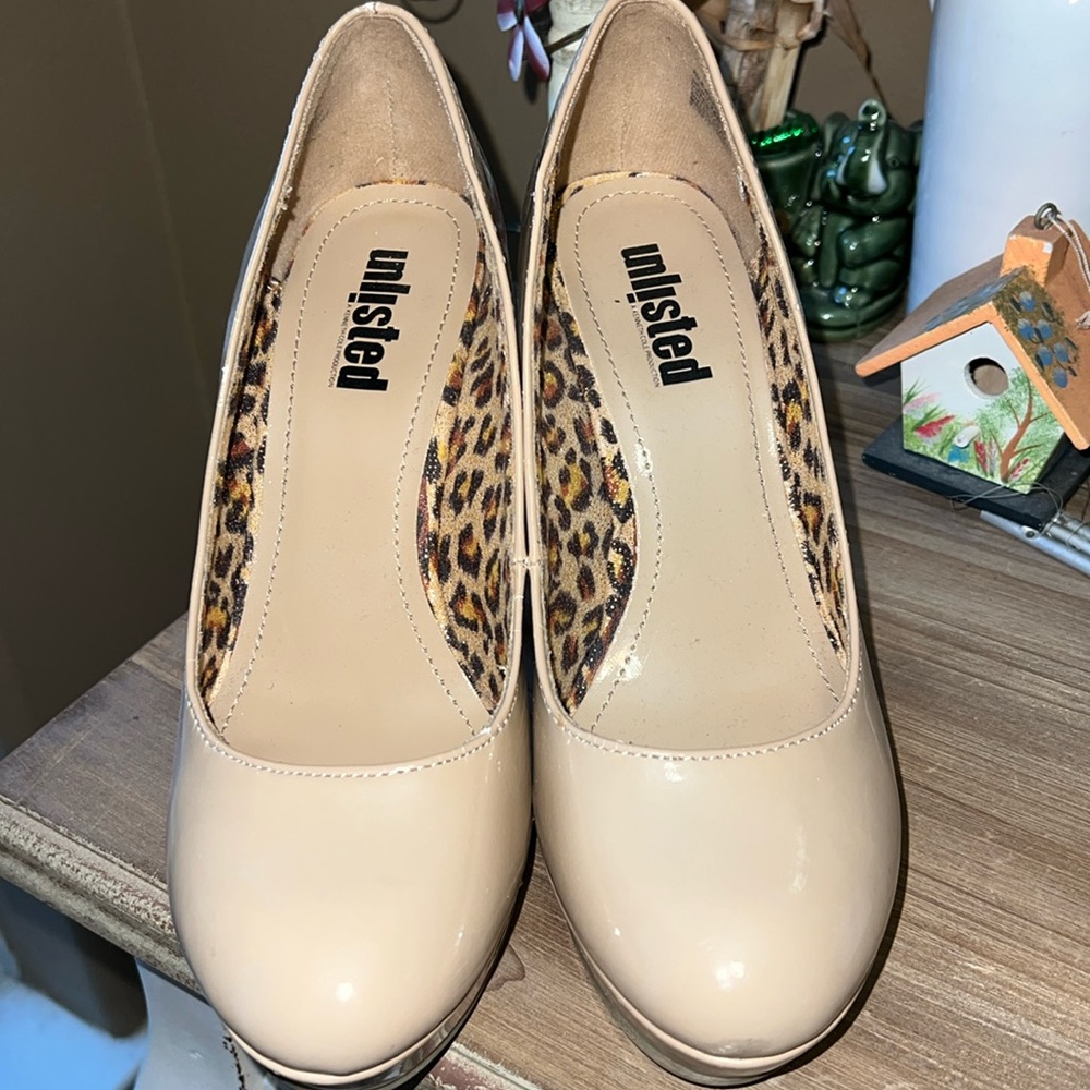 Women’s Nude Heels sz 7